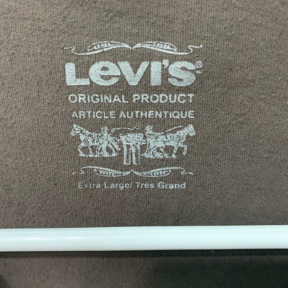 4/$40 Levi’s Santa Cruz Printed Tee - Picture 2 of 2